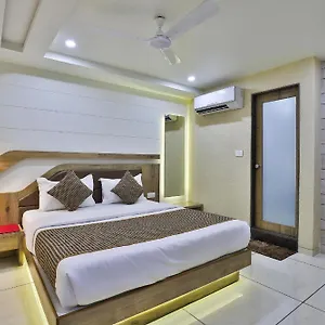 the-ramida-suites-at-delhi-airport.hotelsdelhi.org/